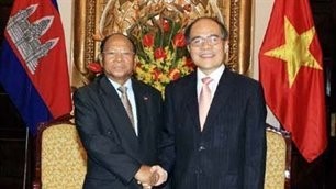 ประธานรัฐสภากัมพูชาเสร็จสิ้นการเยือนสันถวไมตรีเวียดนามอย่างเป็นทางการ - ảnh 1